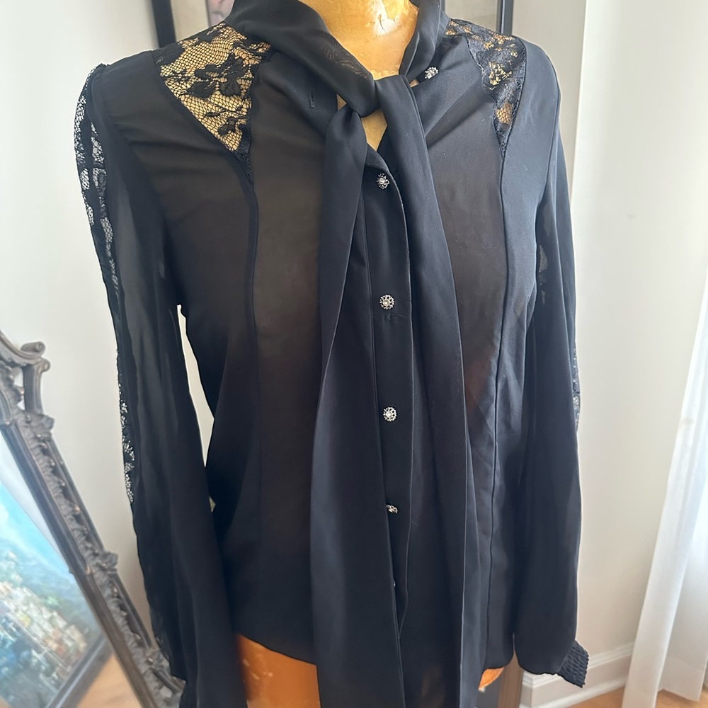 Stunning rise black lace blouse Small